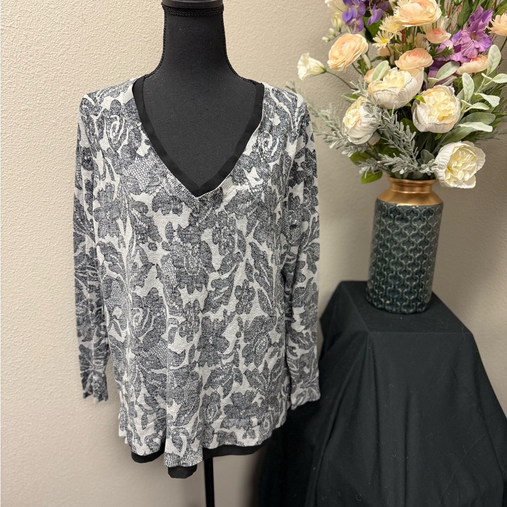 Lane Bryant Black & White Floral V-Neck Sweater Blouse Size 18/20